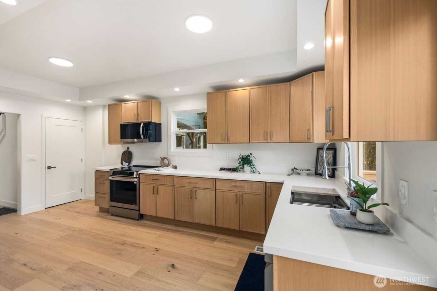 1121 N M Street , Tacoma, WA 98403-1524