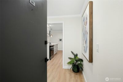 733 Lake Street S #202, Kirkland, WA 98033 - Photo 3