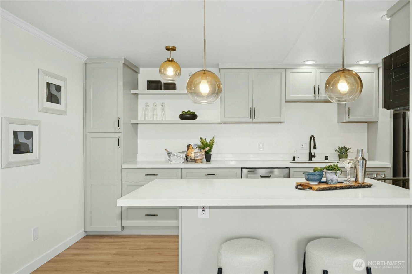 733 Lake Street S #202, Kirkland, WA 98033