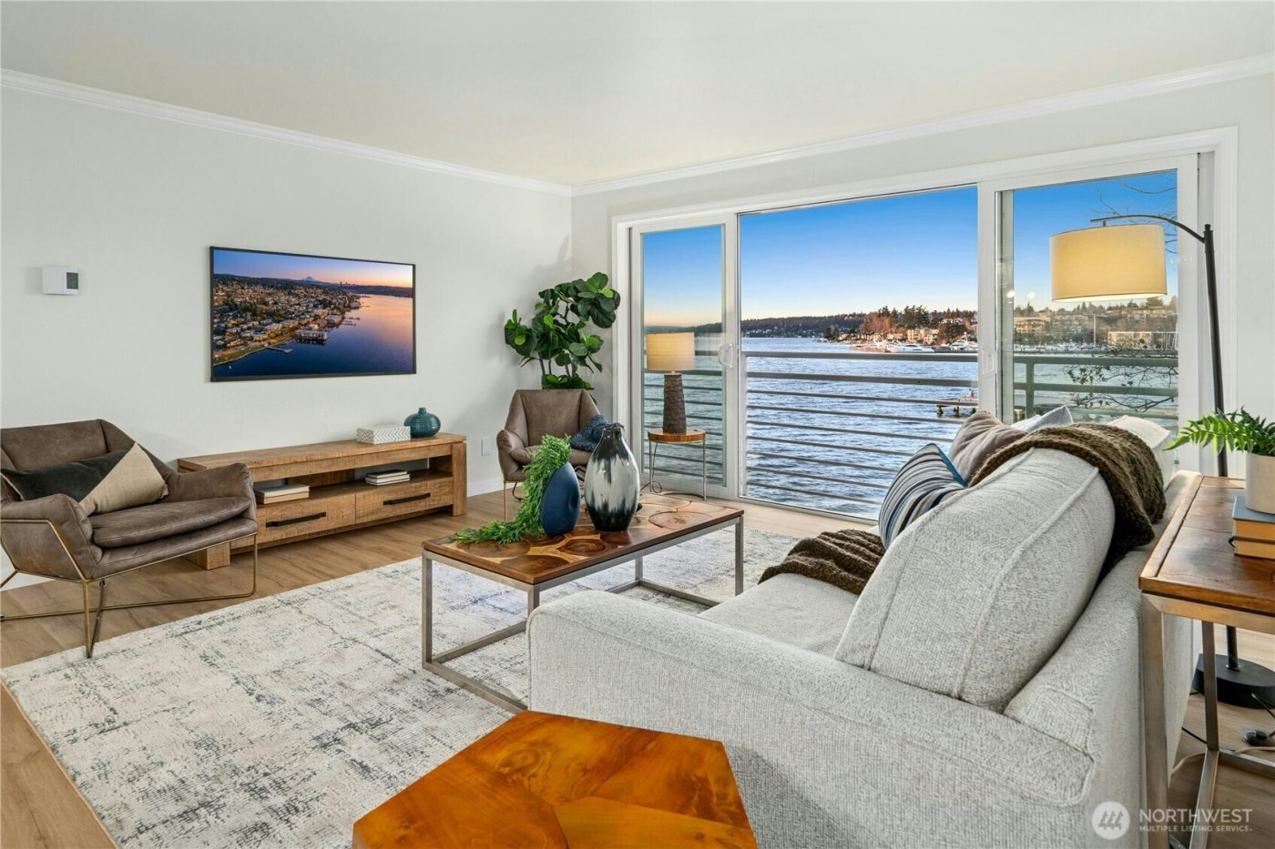 733 Lake Street S #202, Kirkland, WA 98033