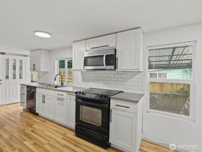 11040 14th Avenue SW, Seattle, WA 98146 - Photo 18