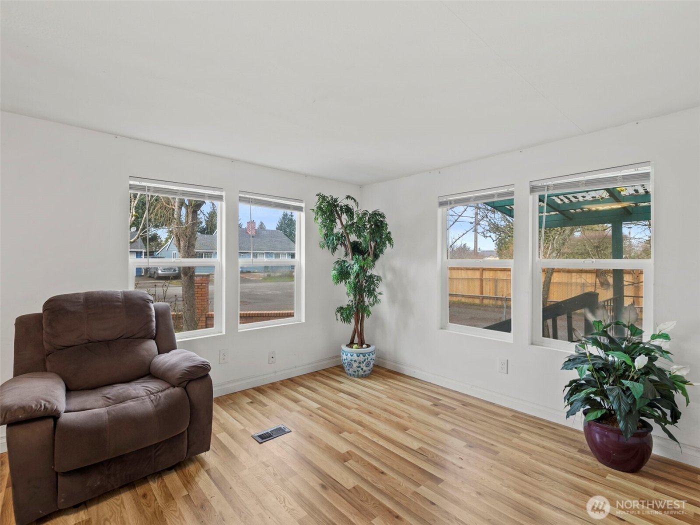 11040 14th Avenue SW, Seattle, WA 98146