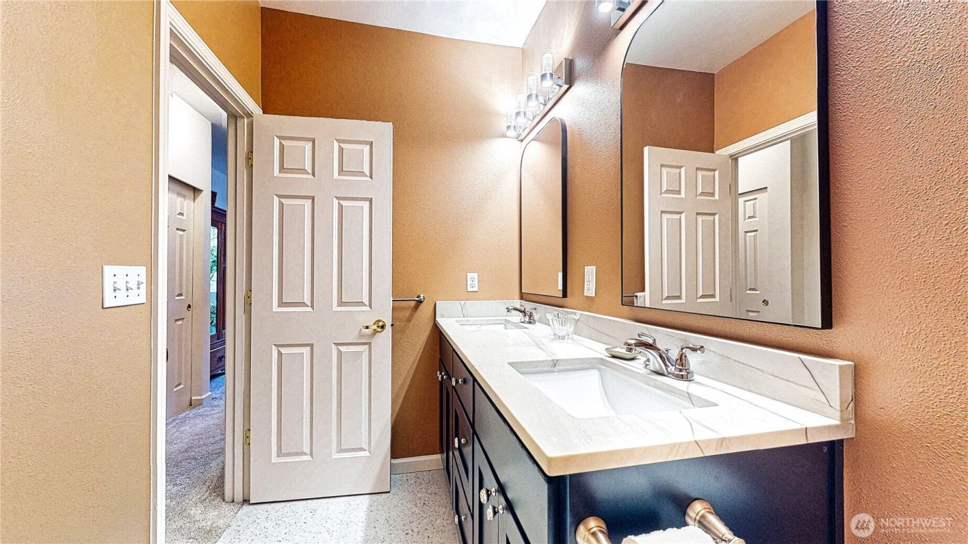 12712 Admiralty Way #E-103, Everett, WA 98204-8020