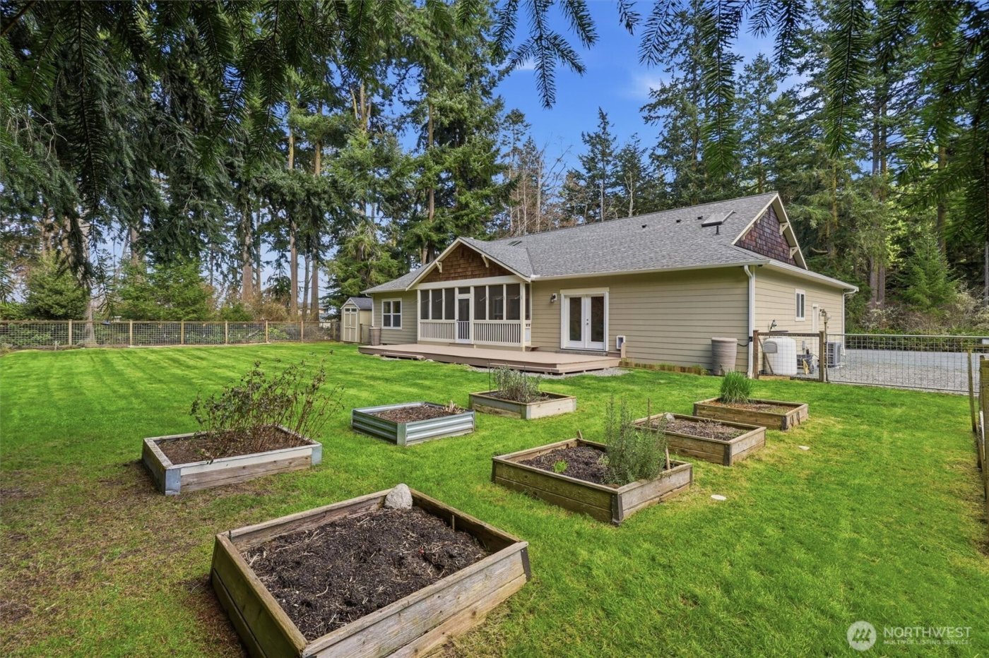 2110 NE Parker Road , Coupeville, WA 98239