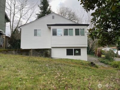 900 NE 105th , Seattle, WA 98125 - Photo 4