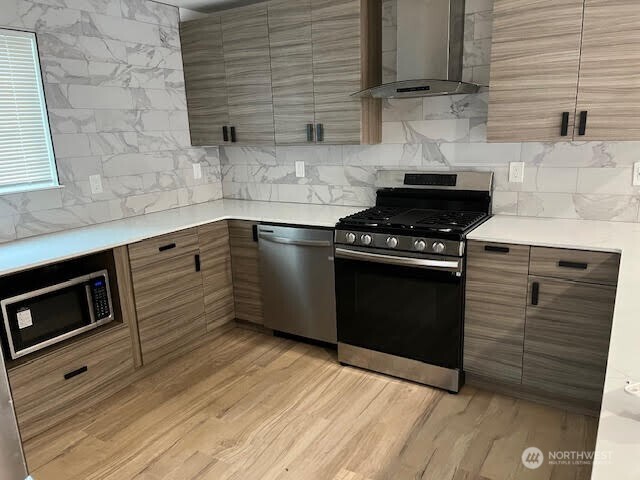 900 NE 105th , Seattle, WA 98125