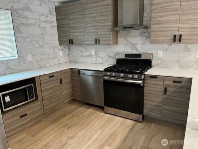 900 NE 105th , Seattle, WA 98125 - Photo 5