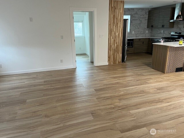 900 NE 105th , Seattle, WA 98125