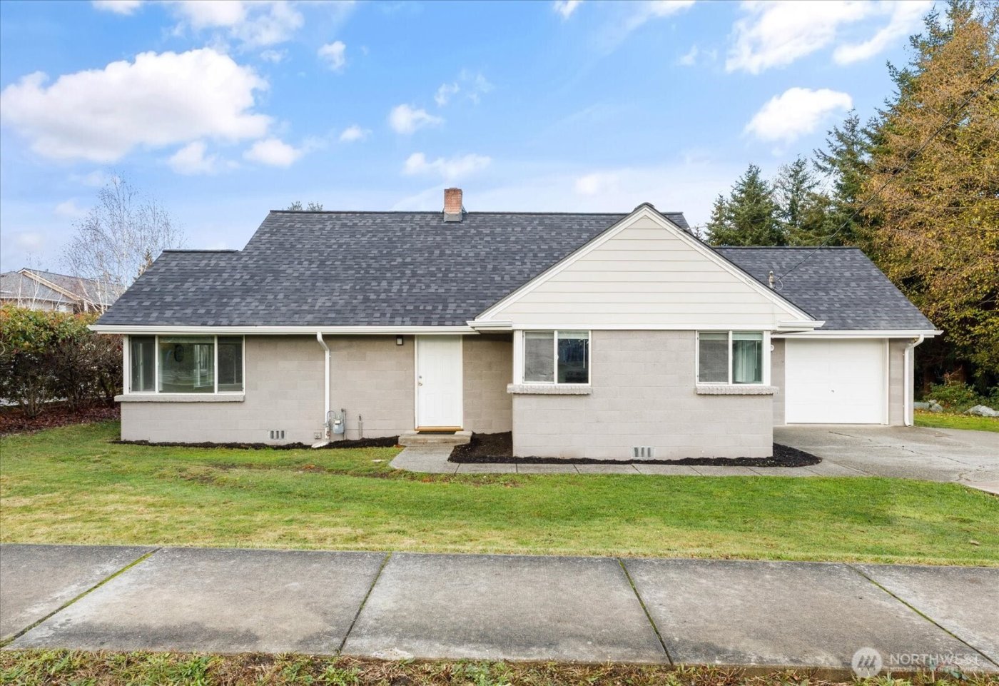 350 NE 7th Avenue , Oak Harbor, WA 98277