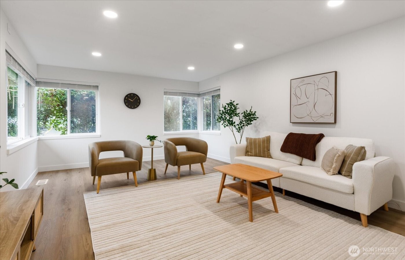 350 NE 7th Avenue , Oak Harbor, WA 98277