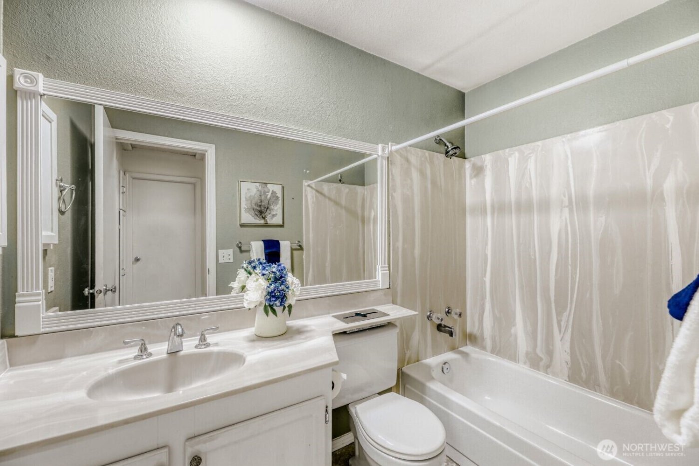 12904 126th Court NE #J302, Kirkland, WA 98034