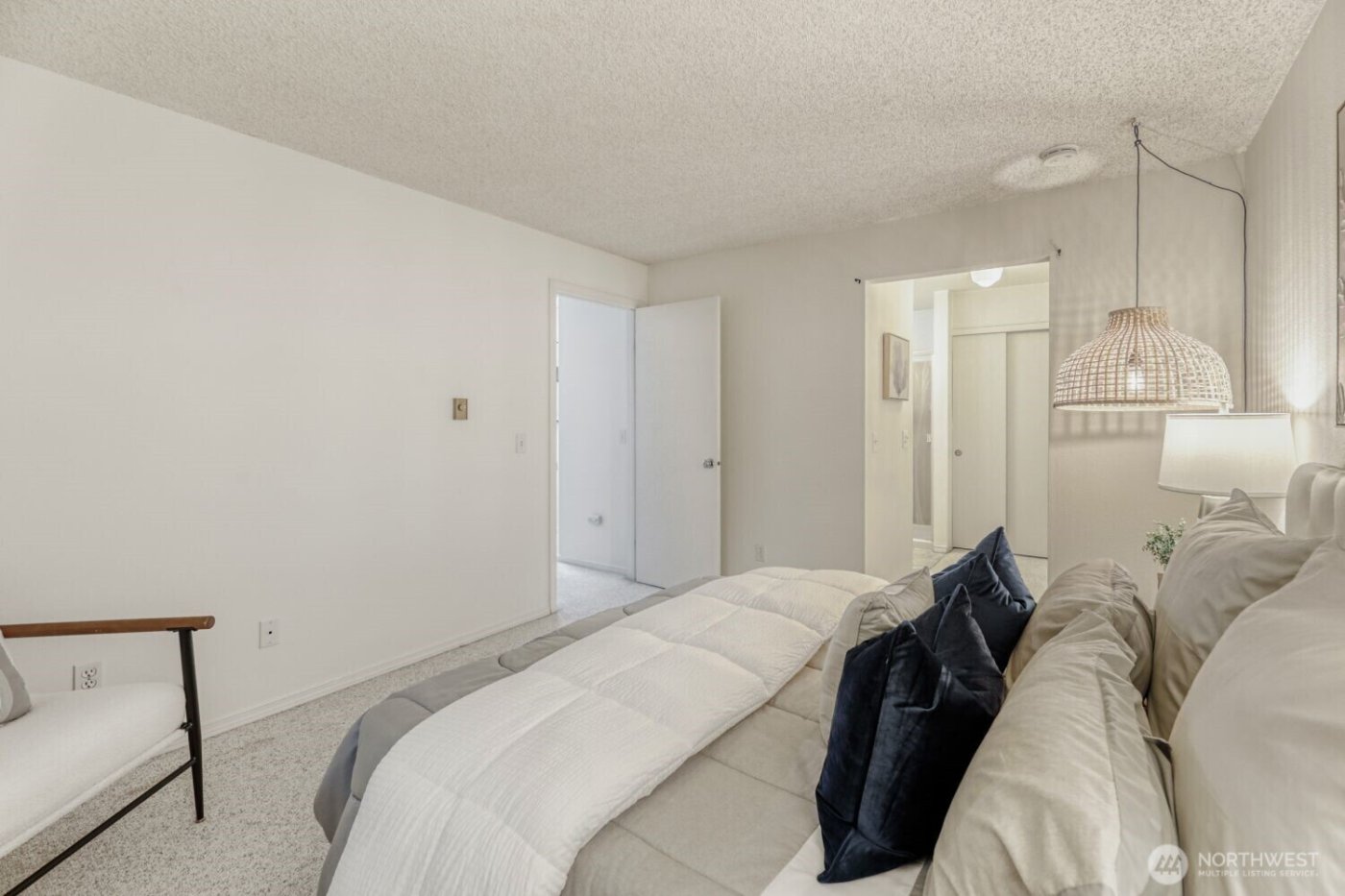 12904 126th Court NE #J302, Kirkland, WA 98034