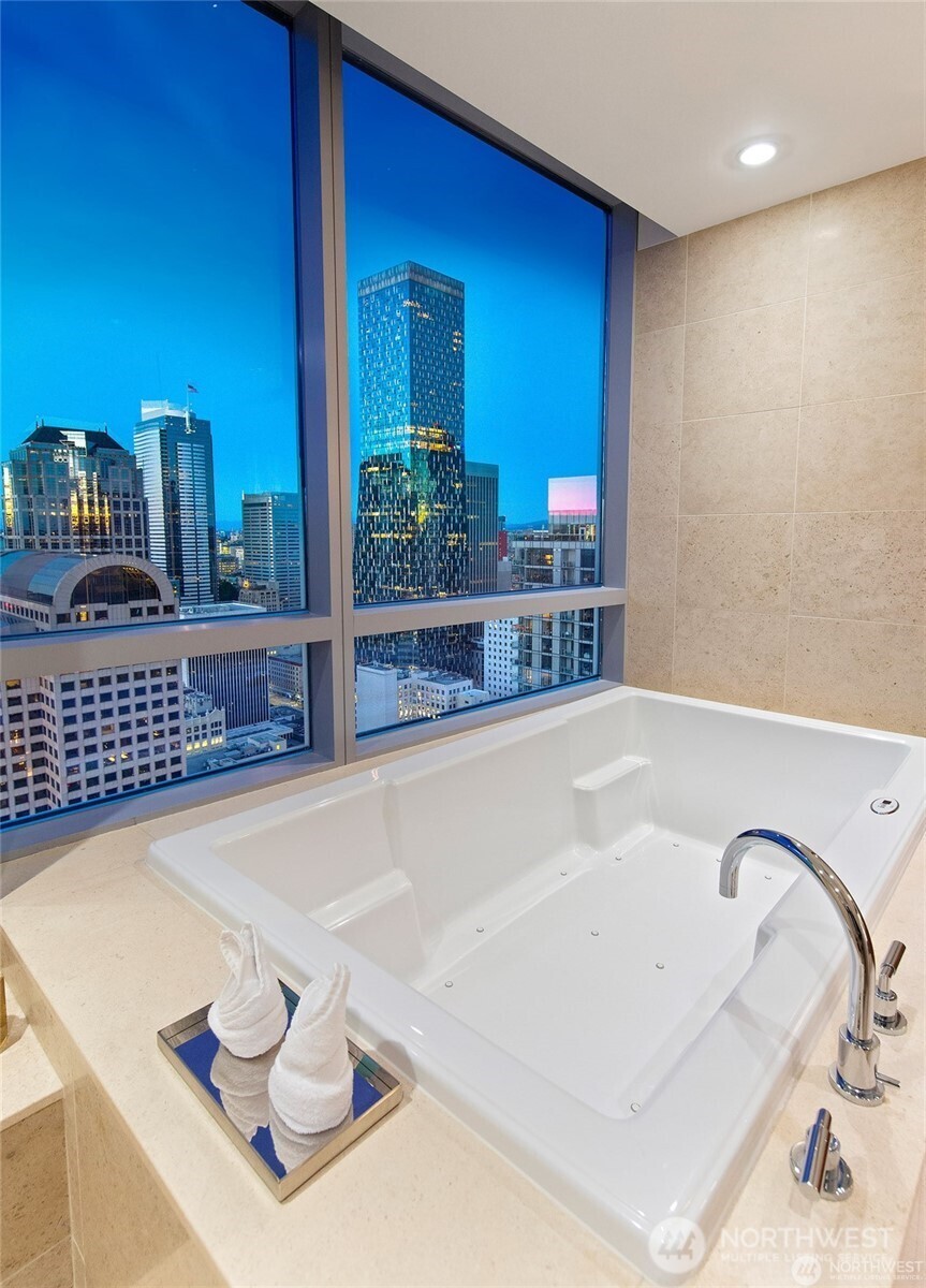 1521 2nd Avenue #3801, Seattle, WA 98101