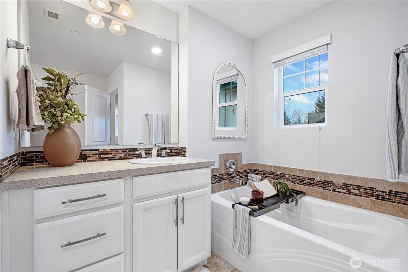 19717 27th Place W #B, Lynnwood, WA 98036-7885