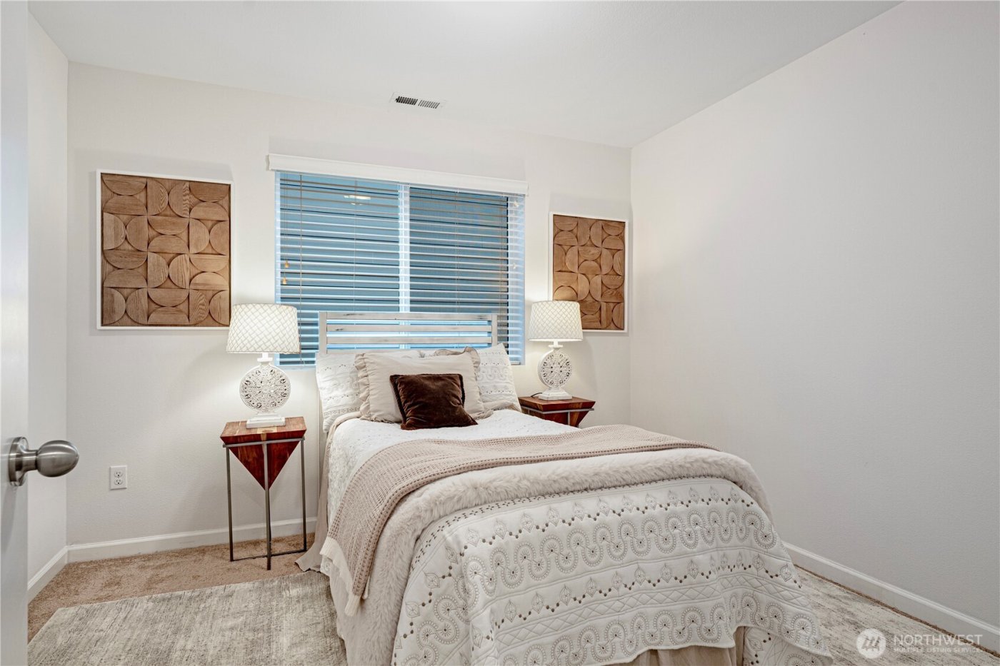 19717 27th Place W #B, Lynnwood, WA 98036-7885