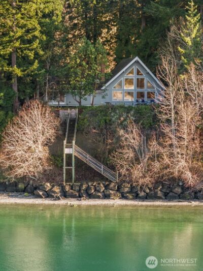 16273 Reitan Road NE, Bainbridge Island, WA 98110