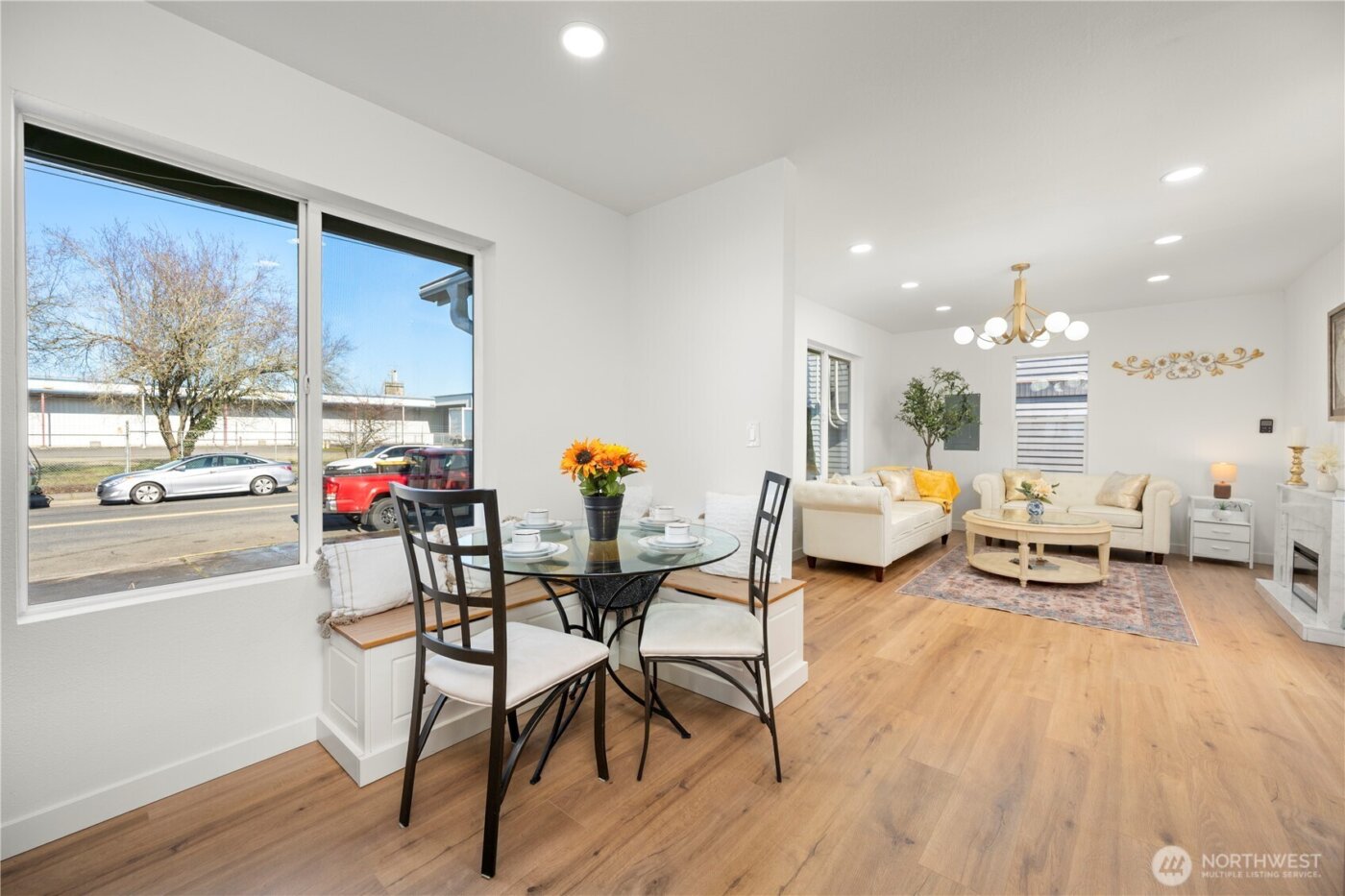 418 W Main , Puyallup, WA 98371-5324