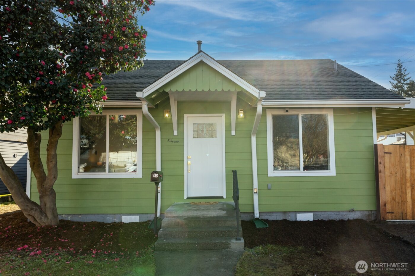 418 W Main , Puyallup, WA 98371-5324