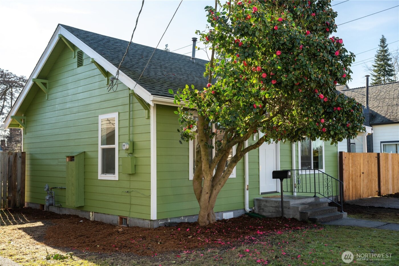 418 W Main , Puyallup, WA 98371-5324