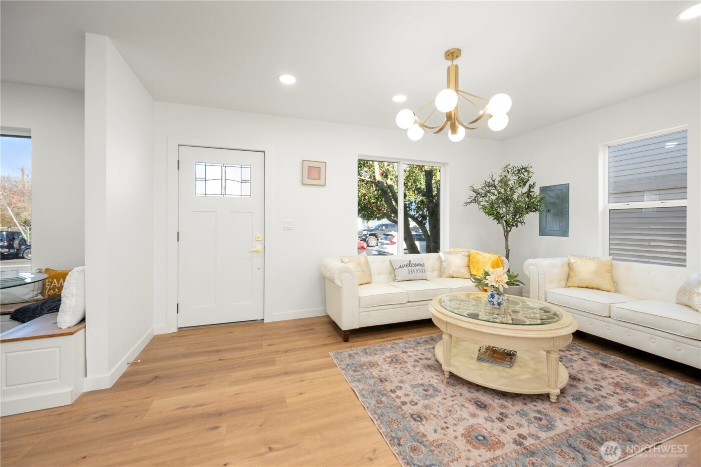 418 W Main , Puyallup, WA 98371-5324