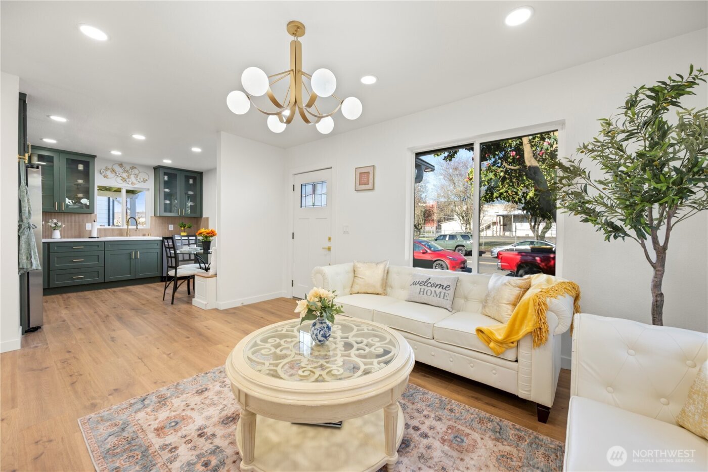 418 W Main , Puyallup, WA 98371-5324