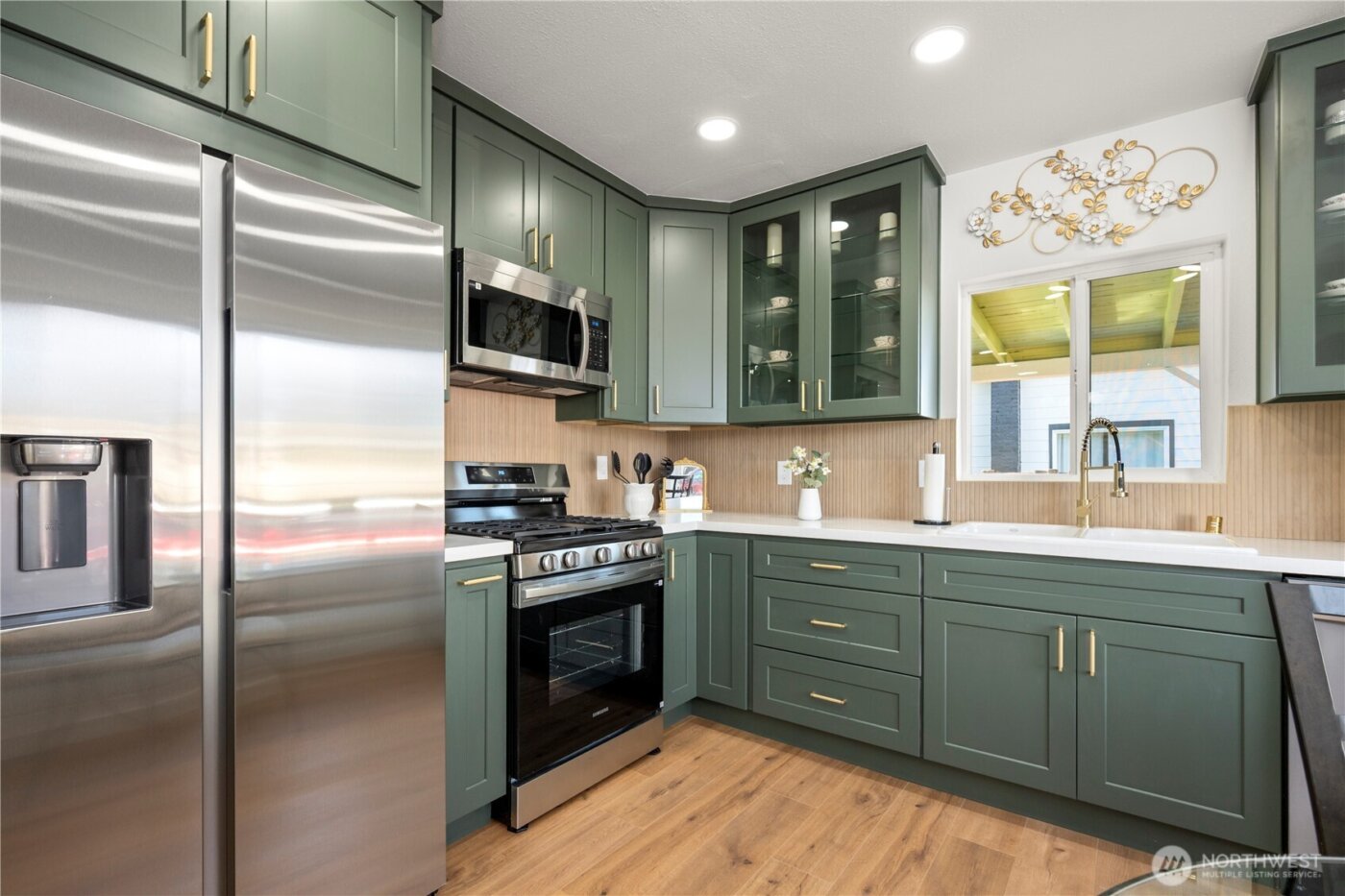 418 W Main , Puyallup, WA 98371-5324