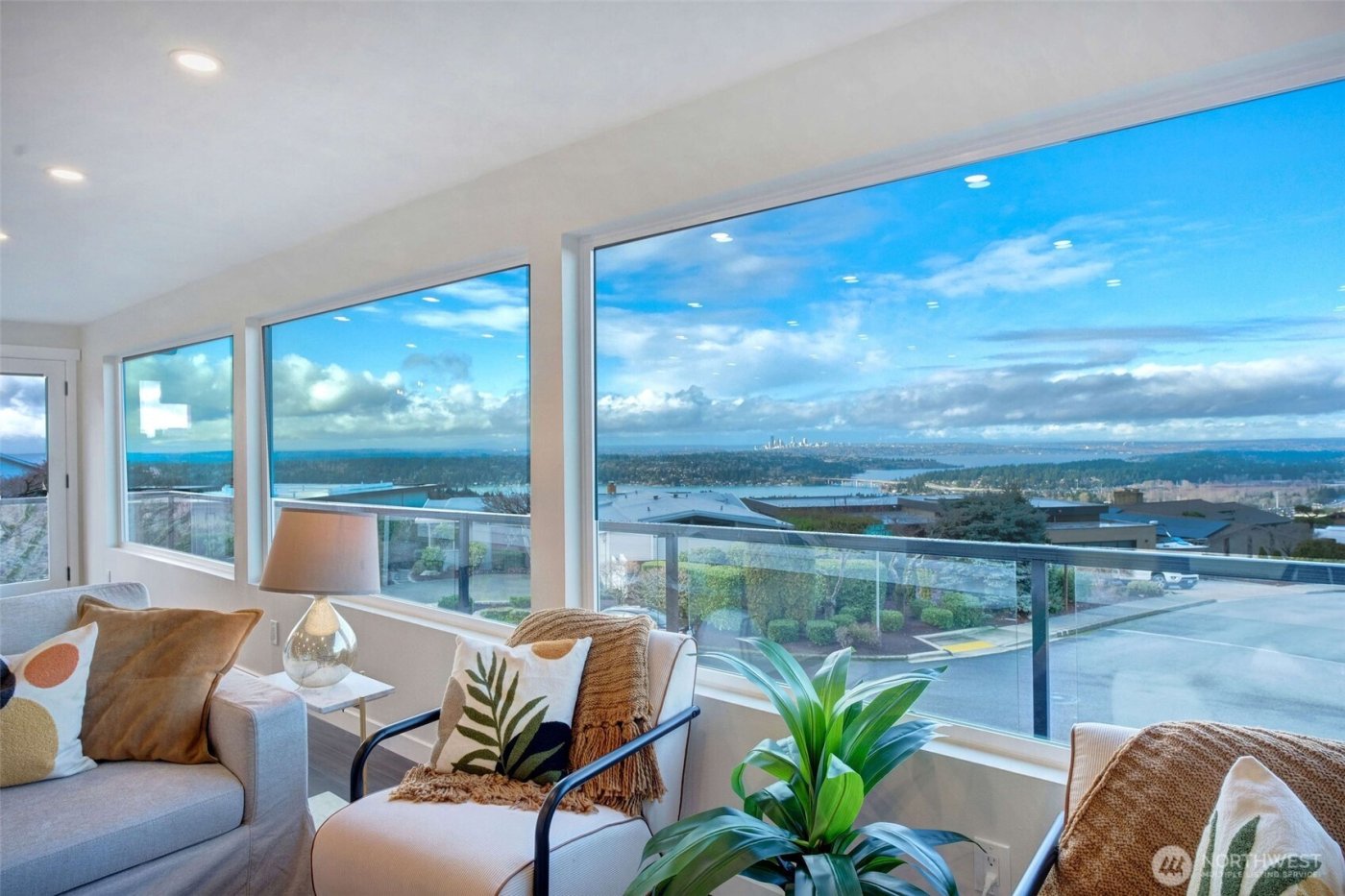 13901 Somerset Lane SE, Bellevue, WA 98006