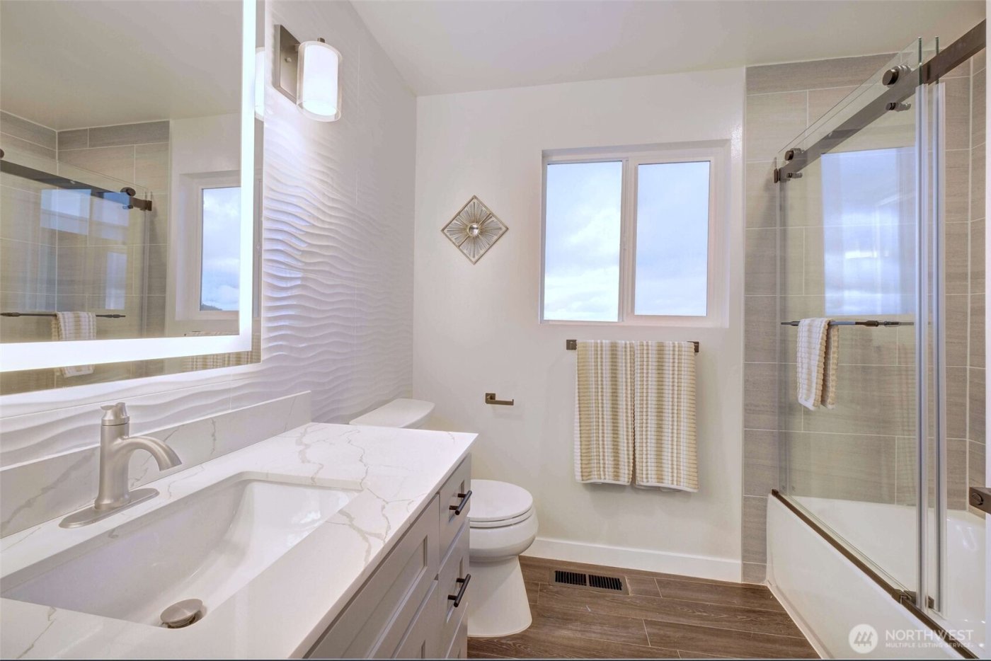 13901 Somerset Lane SE, Bellevue, WA 98006