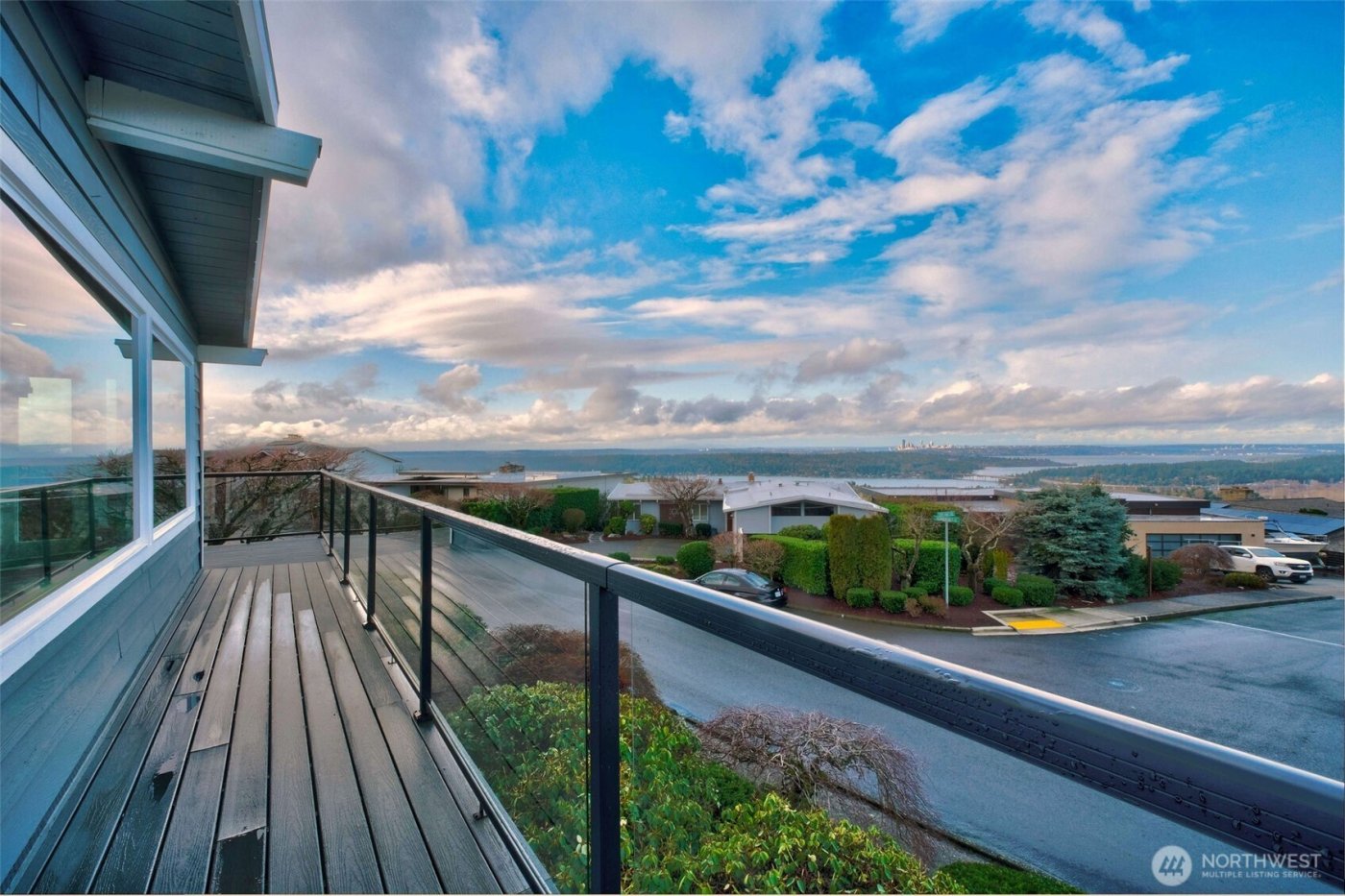 13901 Somerset Lane SE, Bellevue, WA 98006