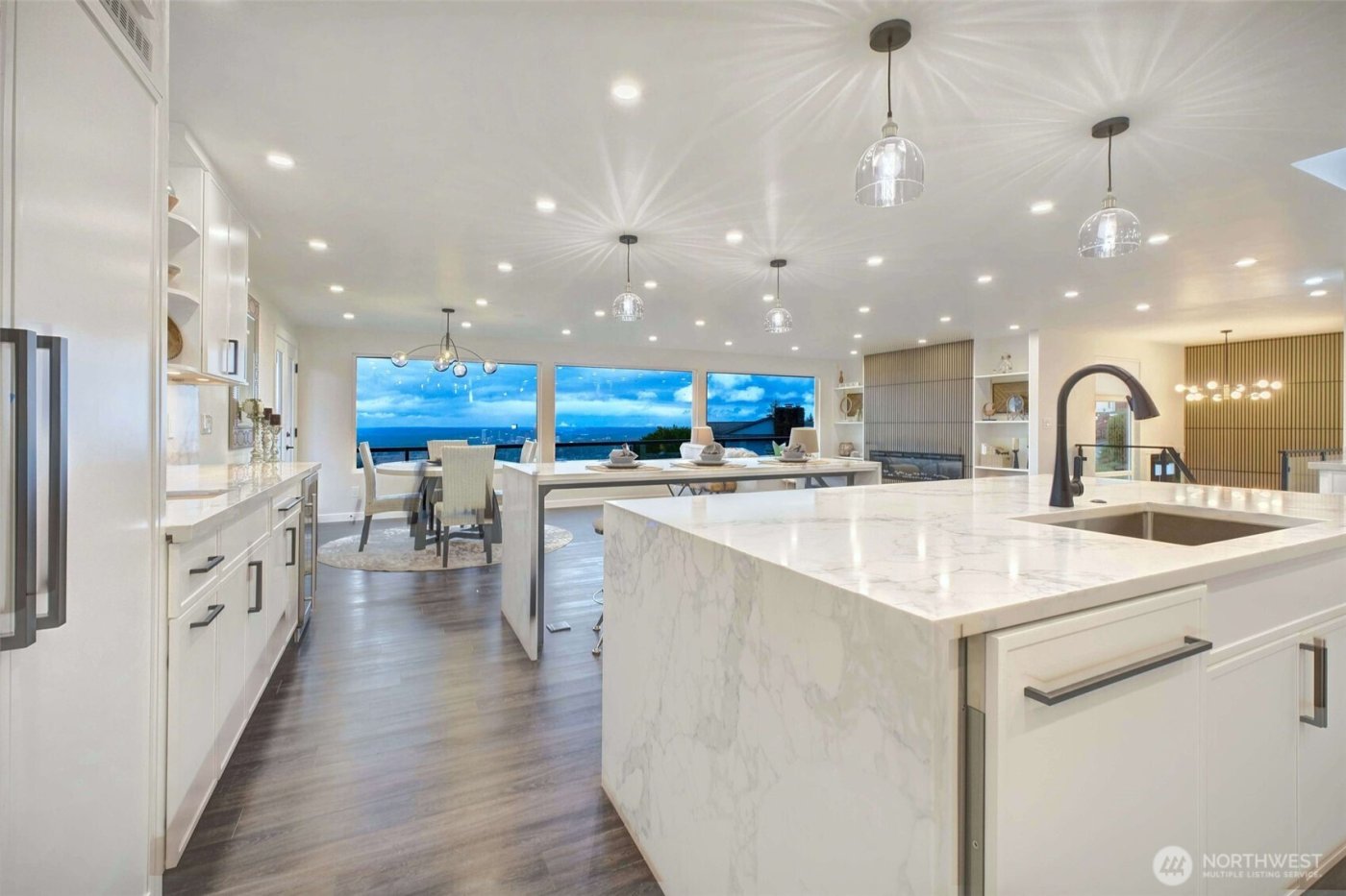 13901 Somerset Lane SE, Bellevue, WA 98006