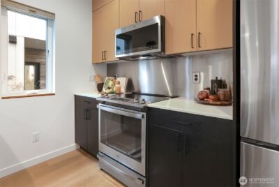 10344 Wallingford Avenue N, Seattle, WA 98133 - Photo 11