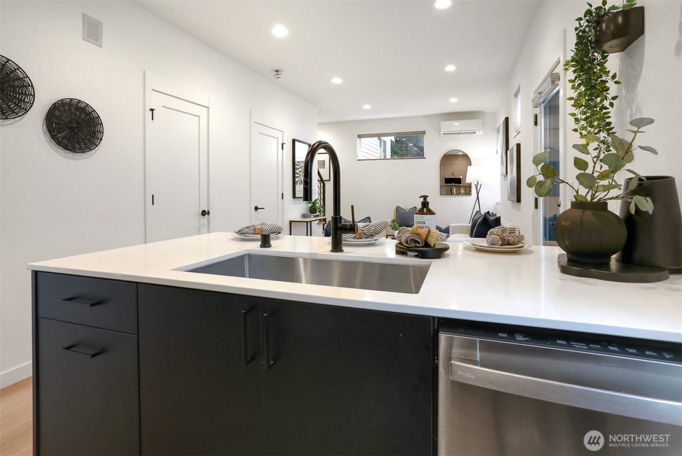 10344 Wallingford Avenue N, Seattle, WA 98133