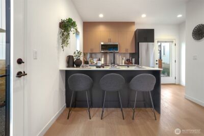 10344 Wallingford Avenue N, Seattle, WA 98133 - Photo 8