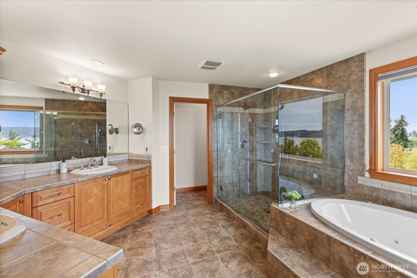 603 Washington Avenue , Mukilteo, WA 98275-2215