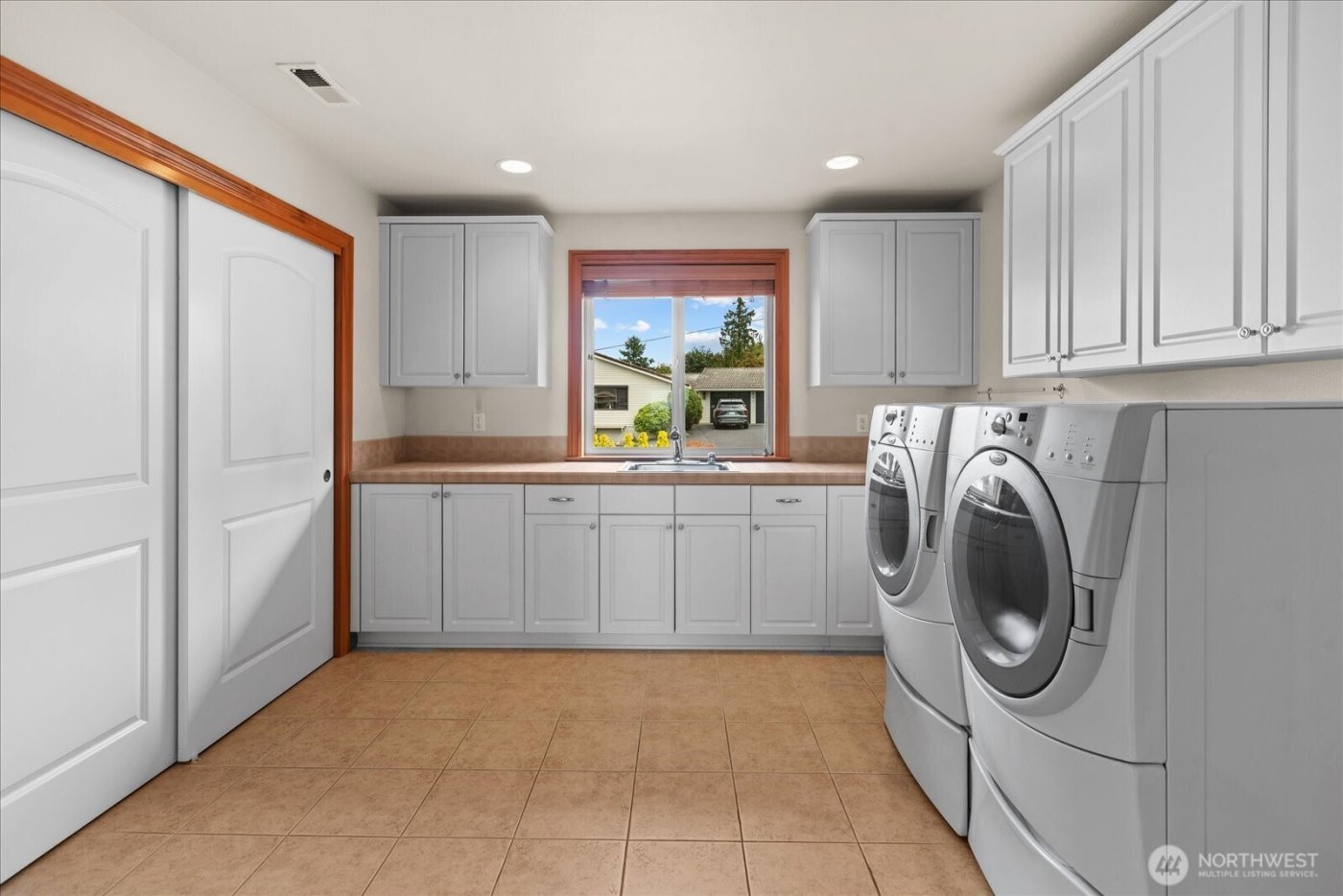 603 Washington Avenue , Mukilteo, WA 98275-2215