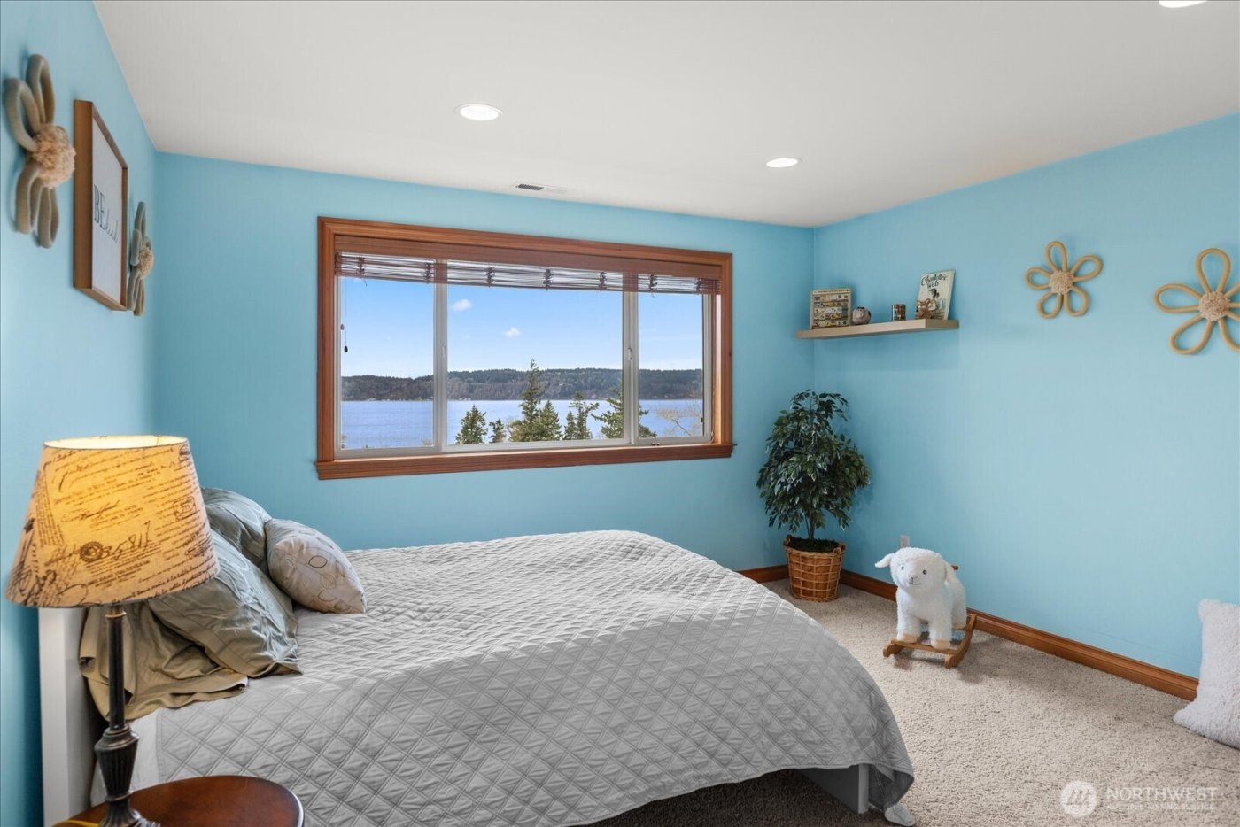 603 Washington Avenue , Mukilteo, WA 98275-2215