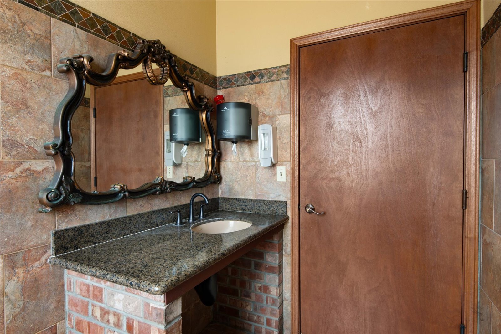 7000 W Okanogan Pl