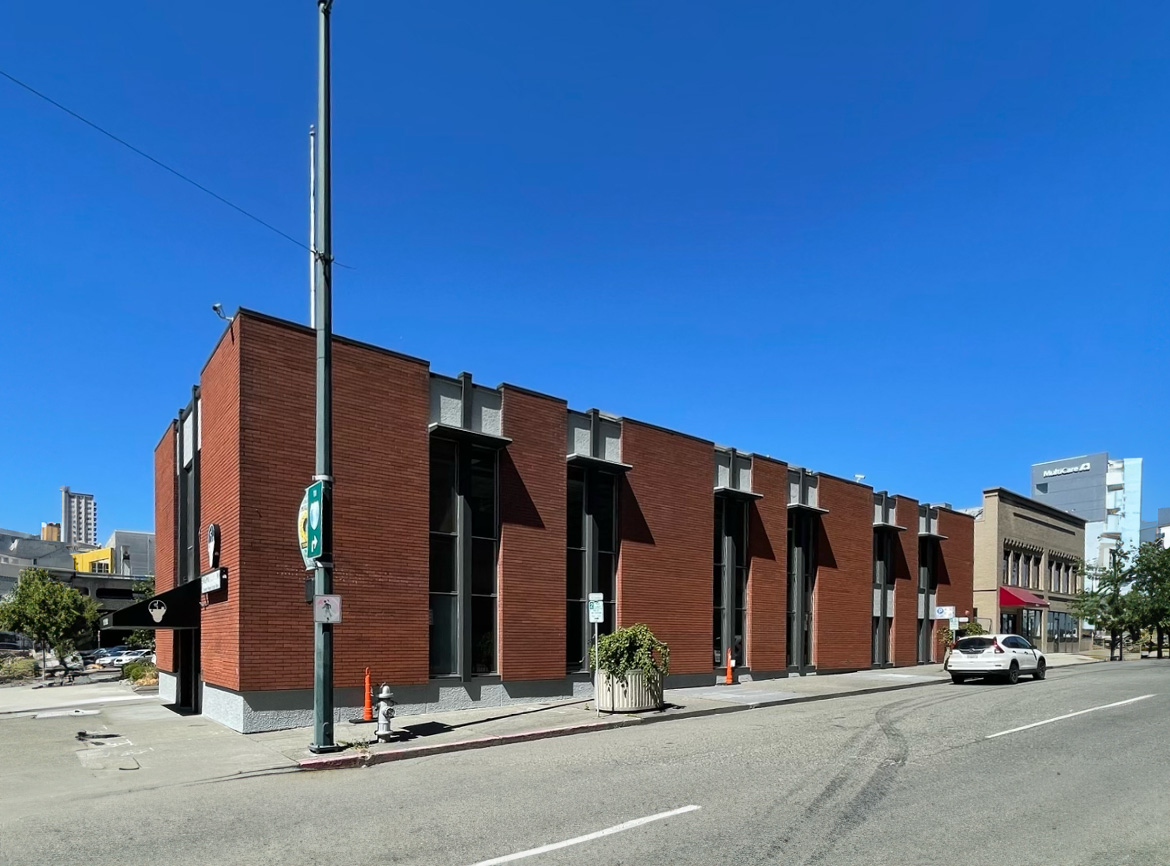 101 S 10th St