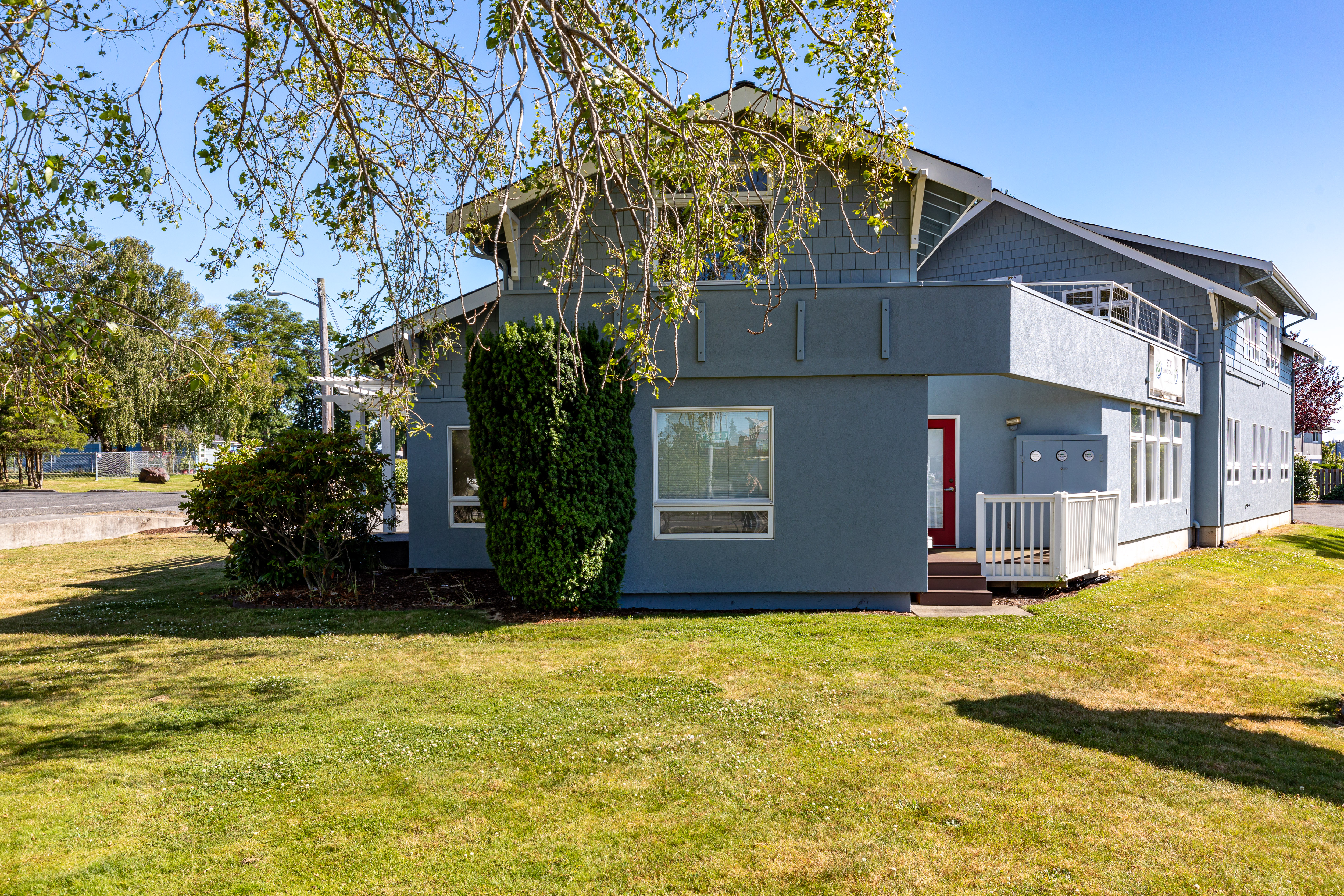 35 SE Ely St