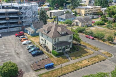 906 Adams St SE