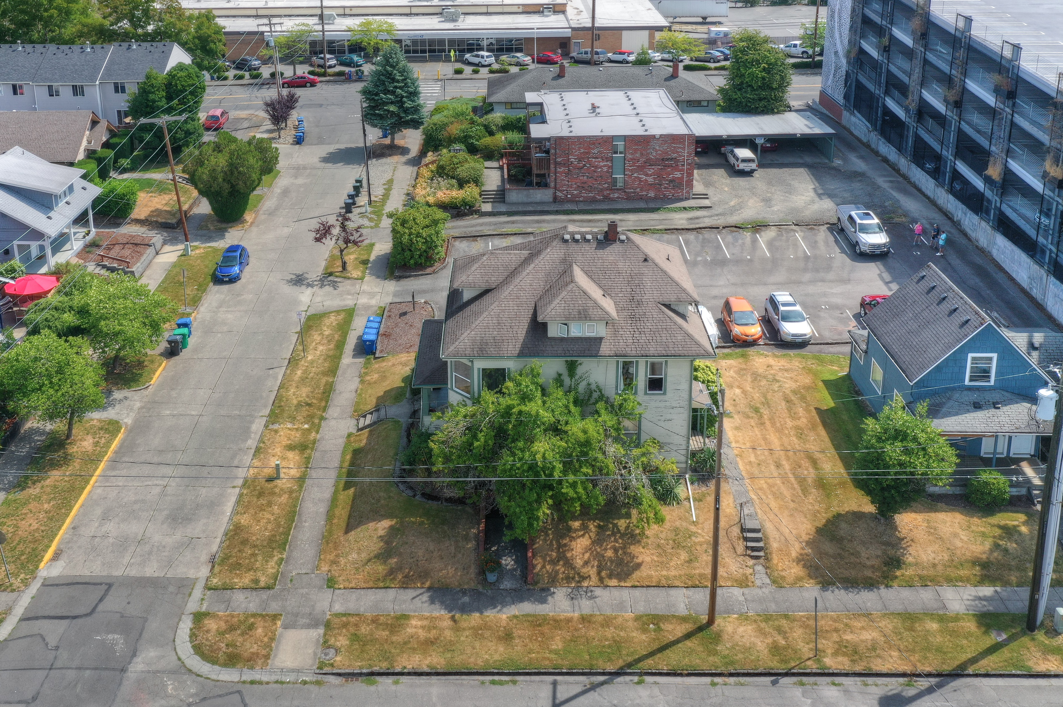 906 Adams St SE