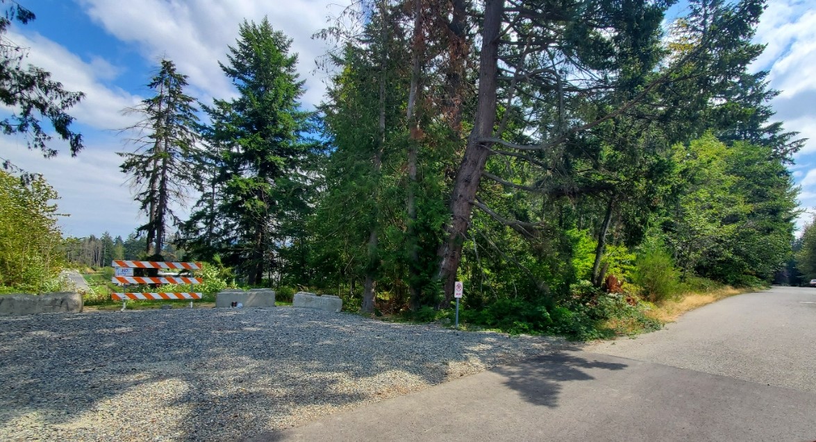 221 Ave E