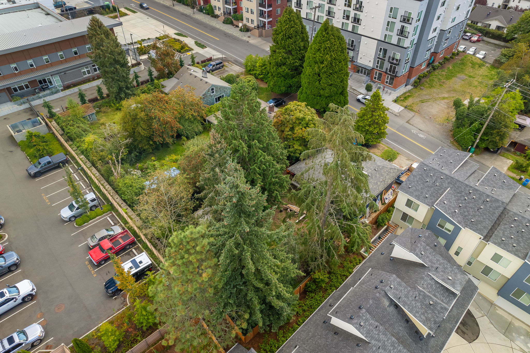 1216 NE 180 St