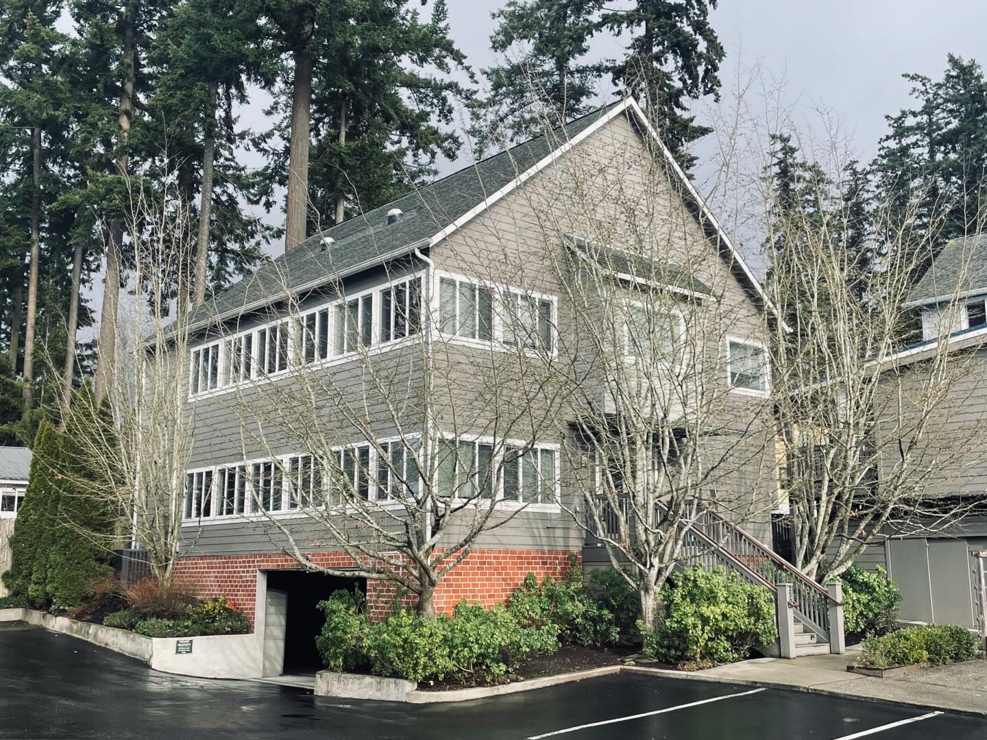 250 Madrona Way NE 110 & 220