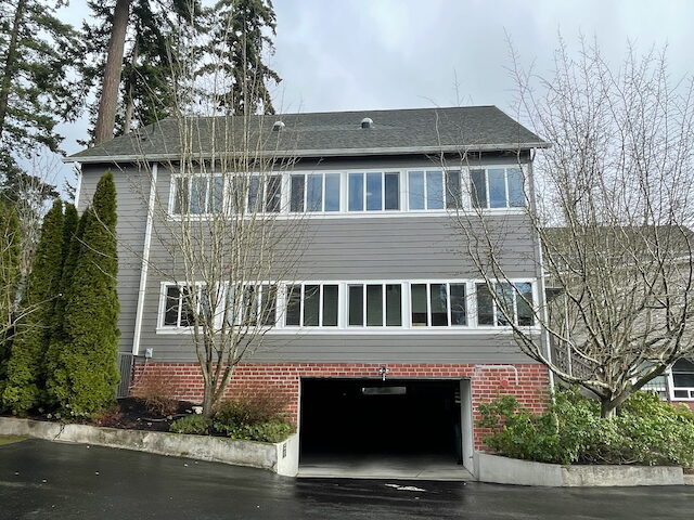 250 Madrona Way NE 110 & 220
