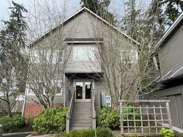 250 Madrona Way NE 110 & 220