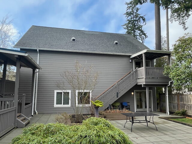250 Madrona Way NE 110 & 220