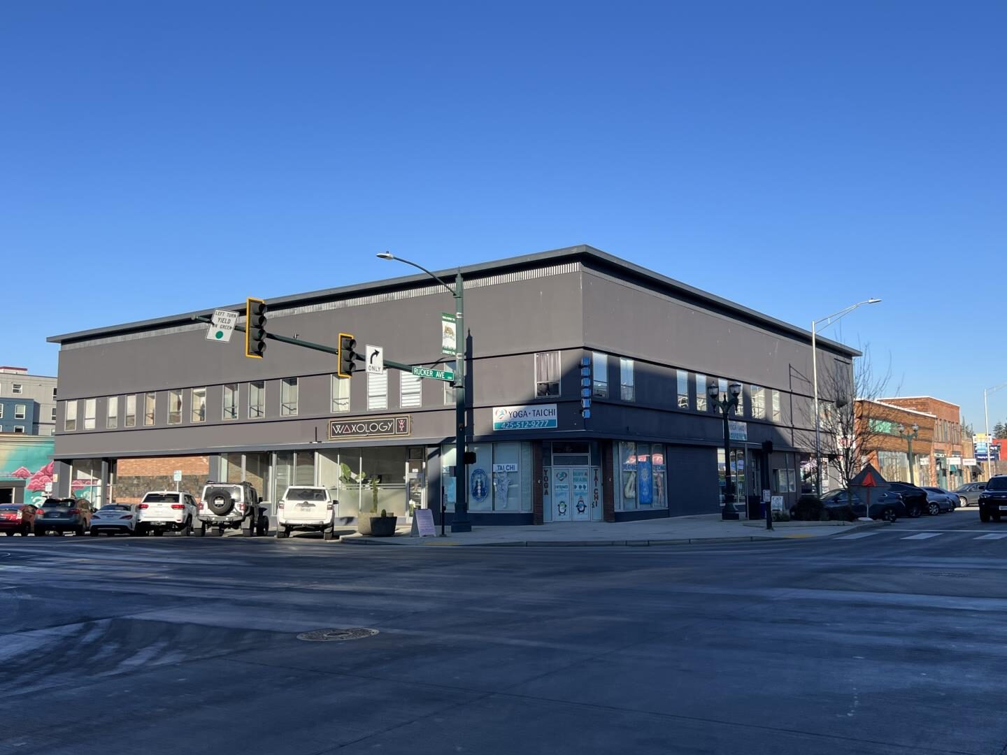 1313 Hewitt Ave