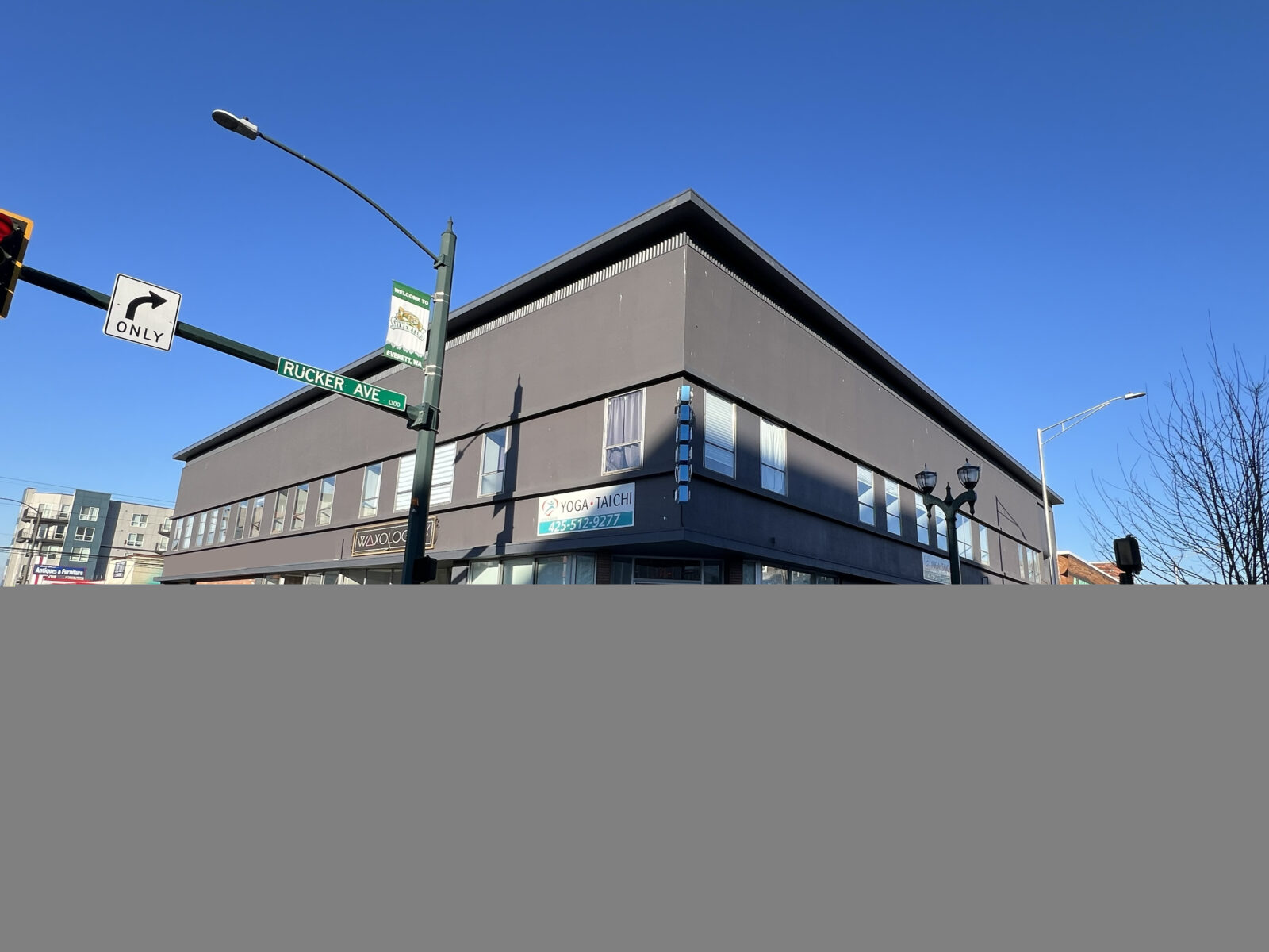 1313 Hewitt Ave