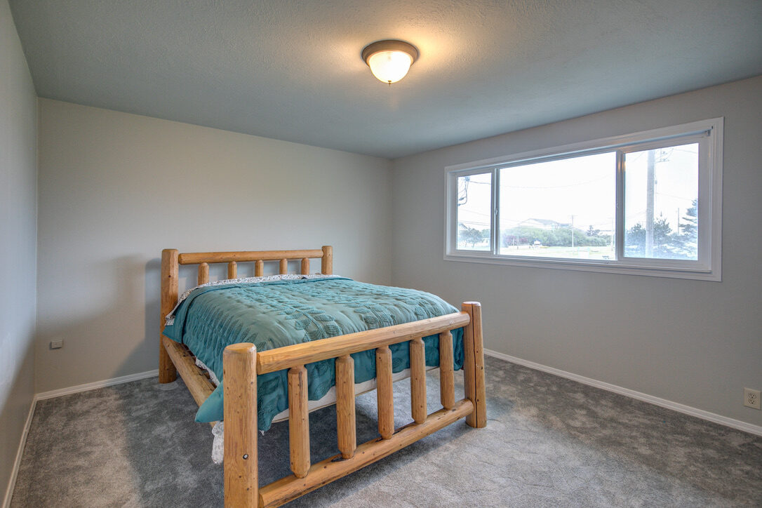 798 Ocean Shores Blvd NW